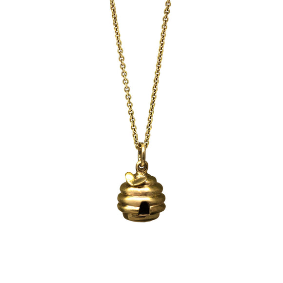 The golden beehive pendant is yellow gold with a 45 cm trace chain