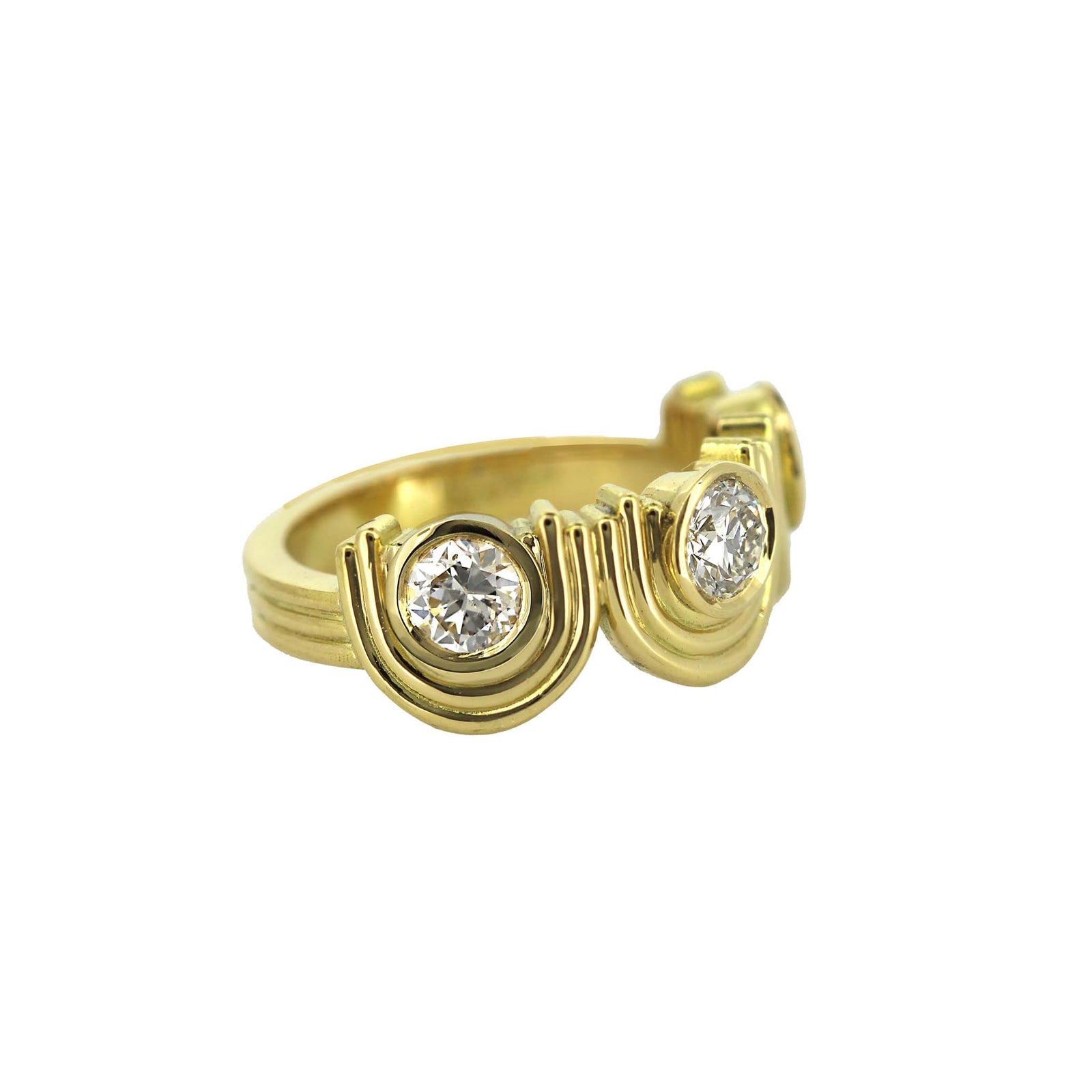 art deco inspired diaond ring with three diamonds set into Arches pattern
