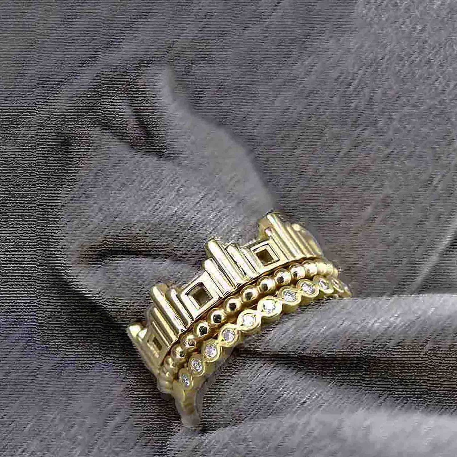 Odeon deco gold ring