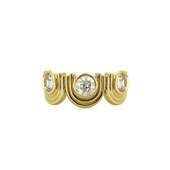 art deco inspired diaond ring with three diamonds set into Arches pattern
