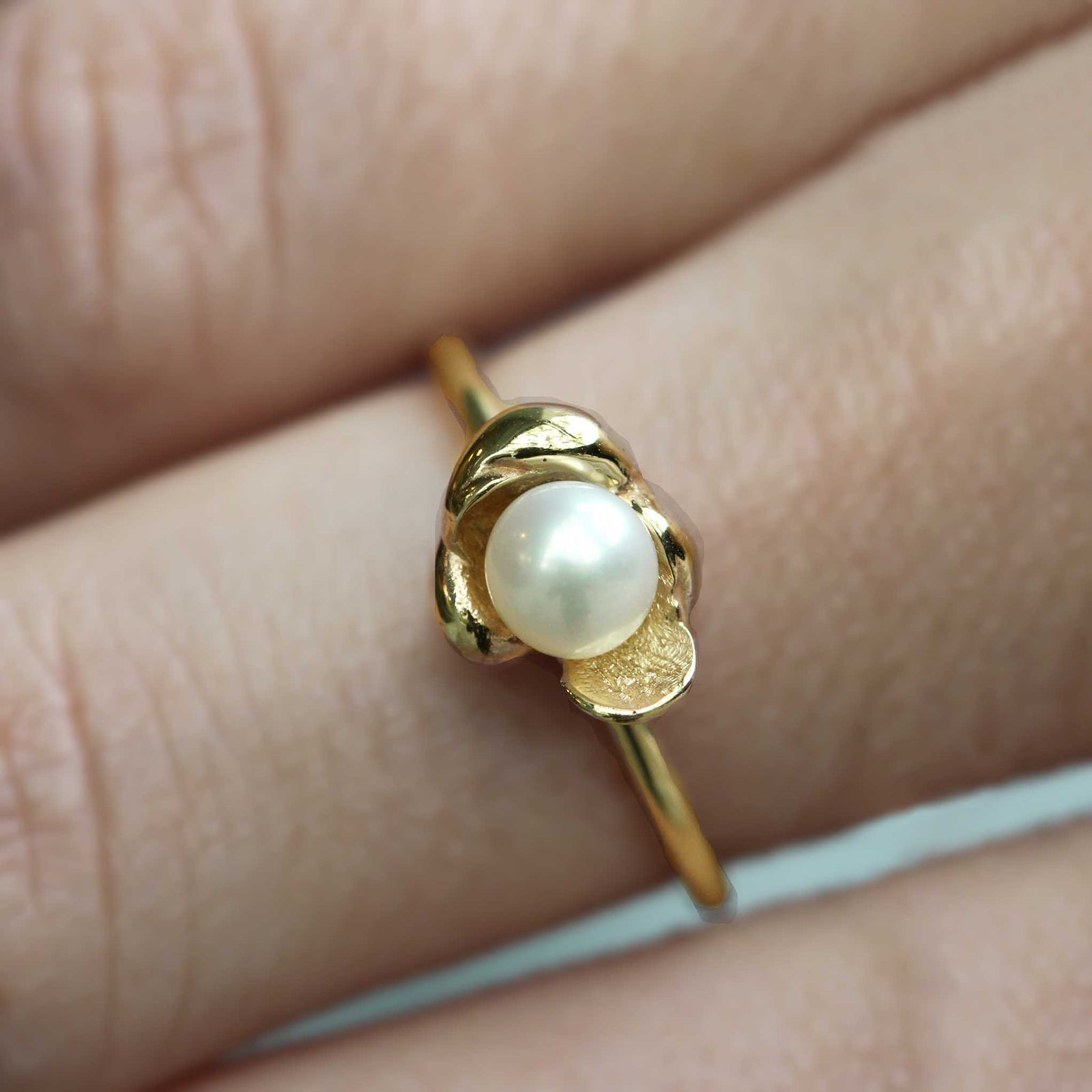 Medium Sunken Treasure Pearl ring in yellow gold