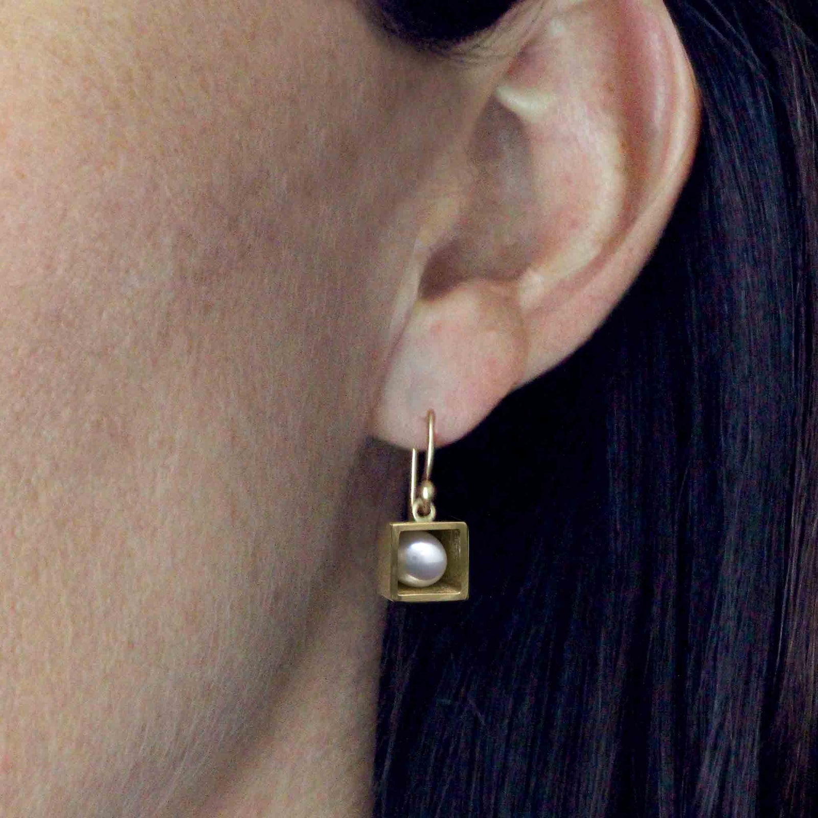 Pearl box earrings, Akoya pearls and yellow gold