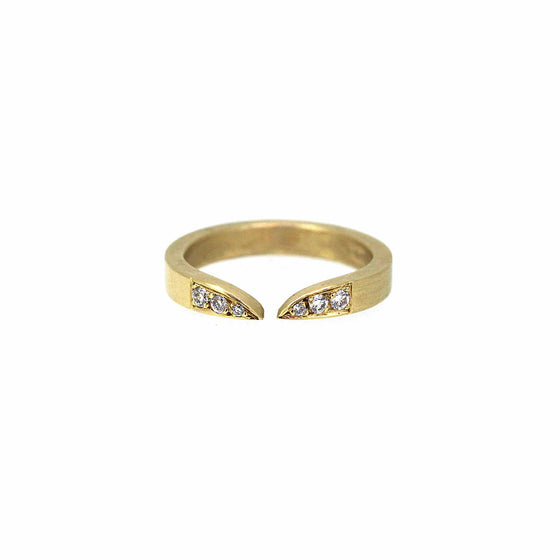 Crab claw ring in yellow gold with diamond tips