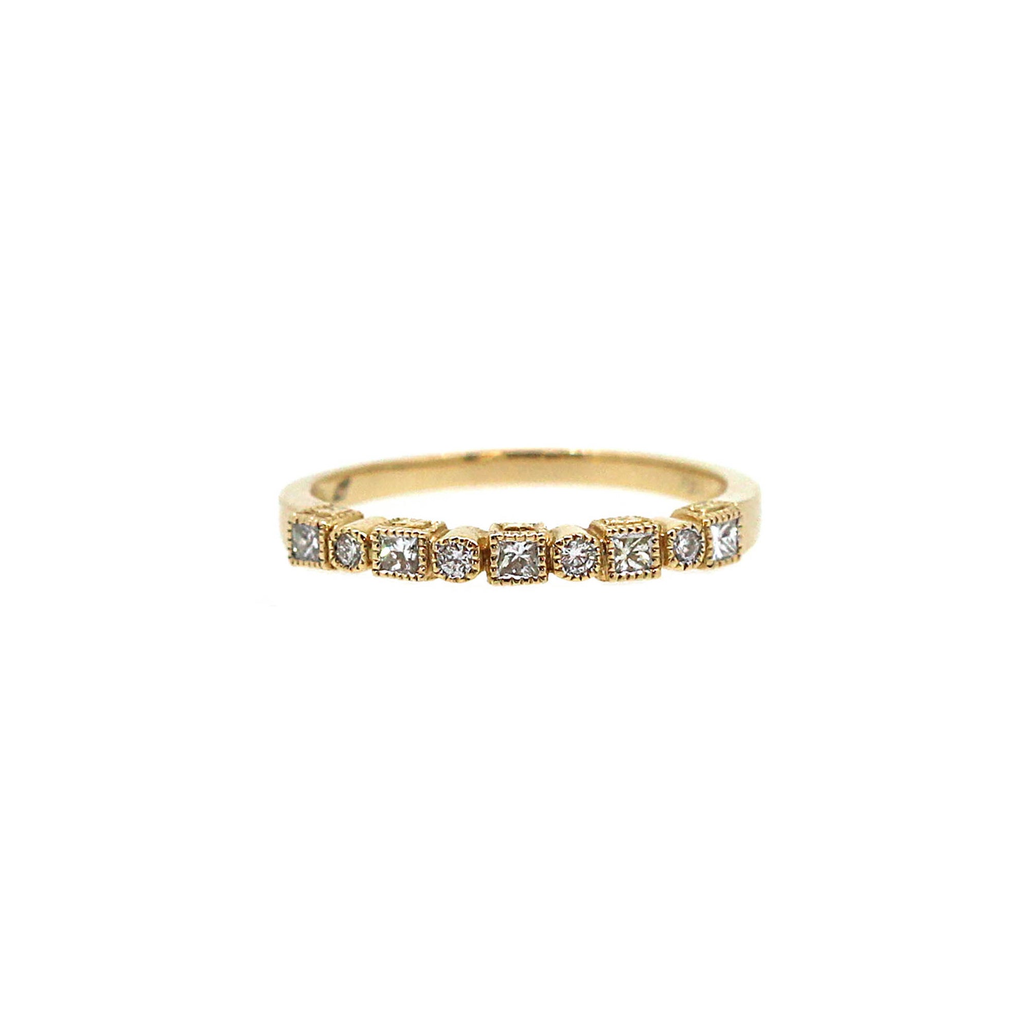 Square and circle diamond ring set with round brilliant cut diamonds and Princess cut diamonds