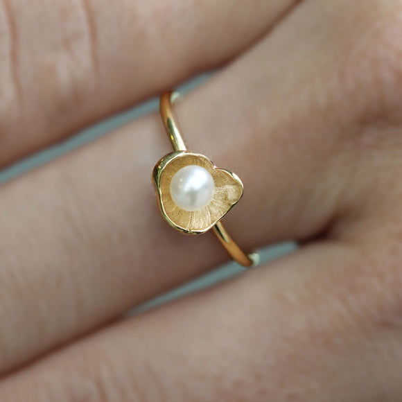 Small sunken treasure pearl ring in yellow gold