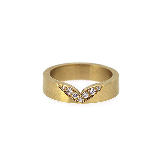 whale Tail ring yellow gold with diamond tail