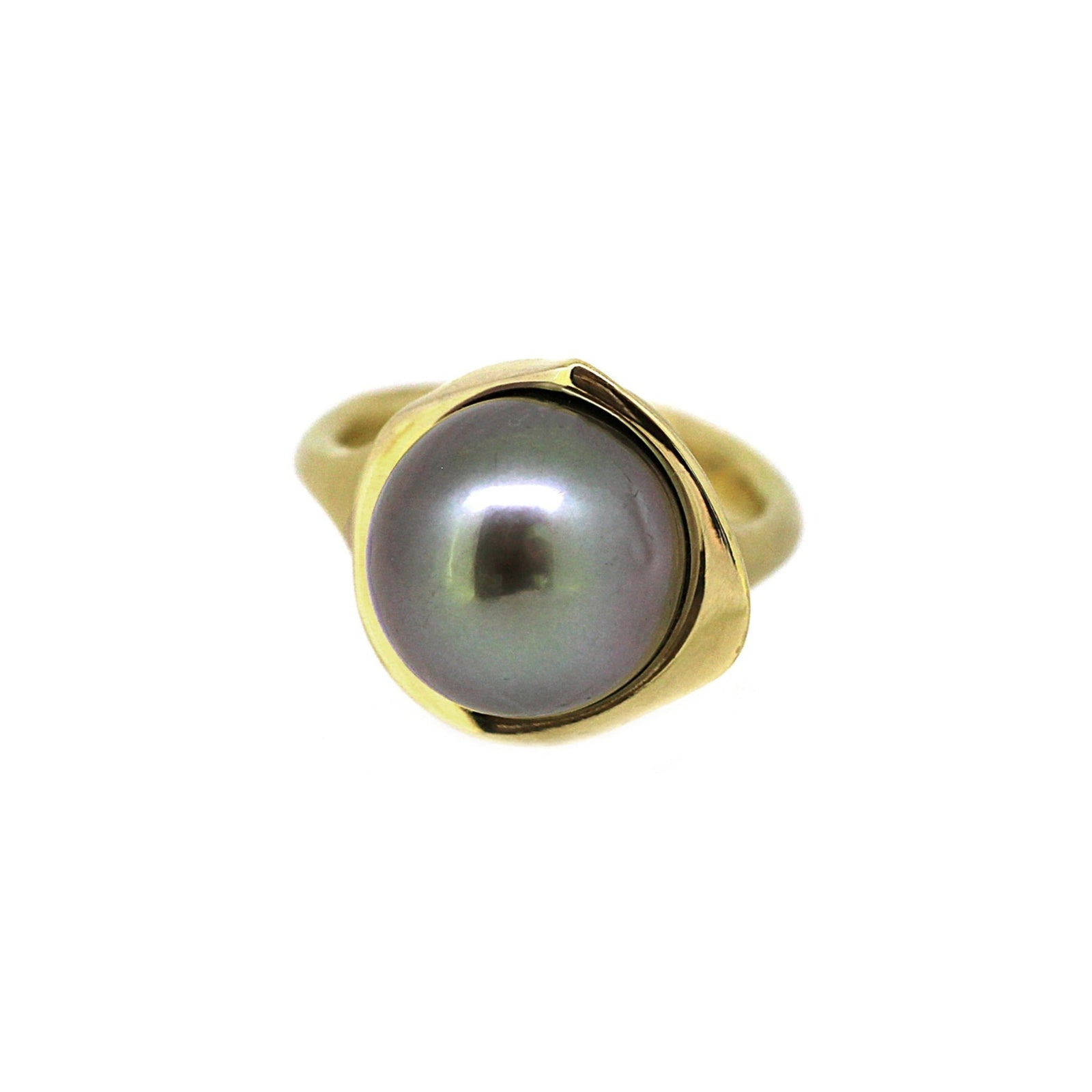 Tahitian pearl ring in an organic design in yellow gold